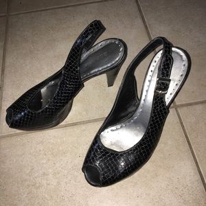 Two toes out type of heels